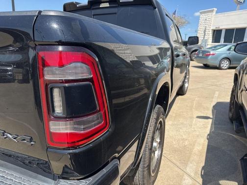 Diamond Black Crystal Pearlcoat 2020 RAM 1500 Laramie
