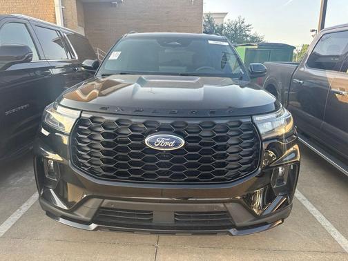 Black Metallic 2025 Ford Explorer ST-Line