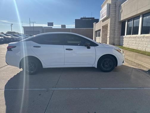 2021 Nissan Versa 1.6 S