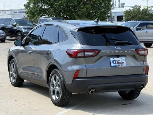 Carbonized Gray Metallic 2025 Ford Escape ST-Line