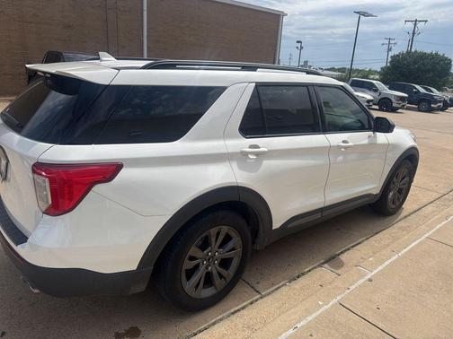 Star White Metallic Tri-Coat 2021 Ford Explorer XLT