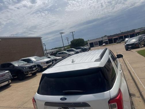 Star White Metallic Tri-Coat 2021 Ford Explorer XLT