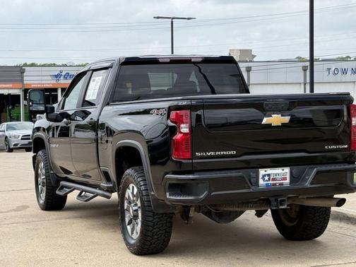 Black 2024 Chevrolet Silverado 2500 Custom