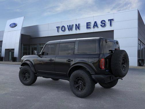 Shadow Black 2026 Ford Bronco Badlands