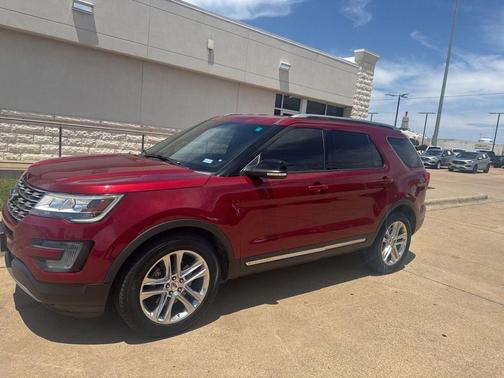 Ruby Red Metallic Tinted Clearcoat 2017 Ford Explorer XLT