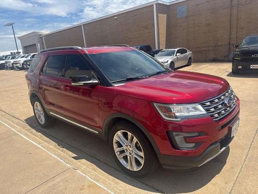 Ruby Red Metallic Tinted Clearcoat 2017 Ford Explorer XLT