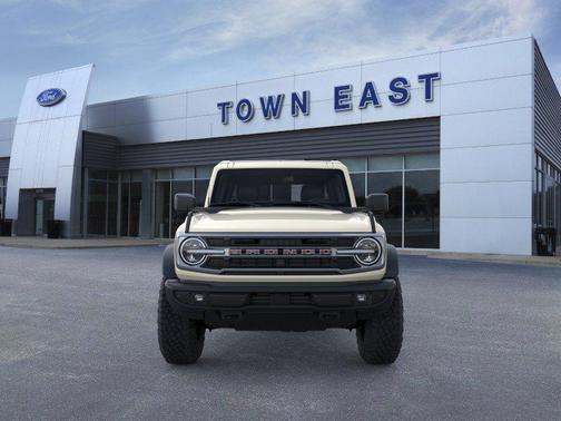 Wimbledon White 2026 Ford Bronco Outer Banks
