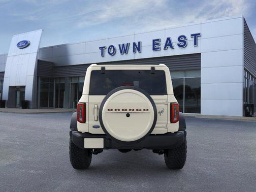 Wimbledon White 2026 Ford Bronco Outer Banks