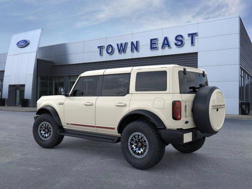 Wimbledon White 2026 Ford Bronco Outer Banks