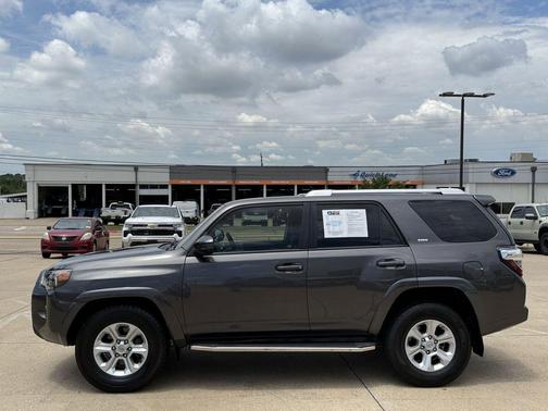Magnetic Gray Metallic 2016 Toyota 4Runner SR5