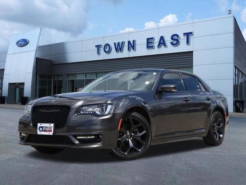 2022 Chrysler 300 Touring