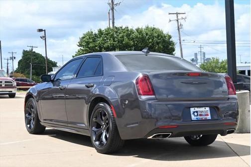 2022 Chrysler 300 Touring