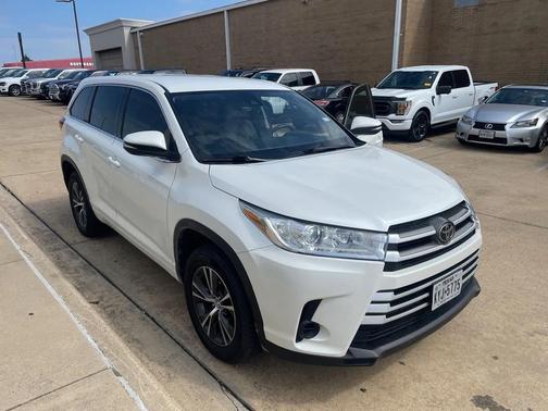 2018 Toyota Highlander LE