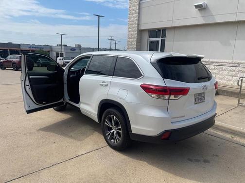 2018 Toyota Highlander LE