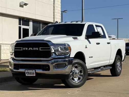 2022 RAM 3500 Tradesman Crew Cab 4x4 6'4' Box