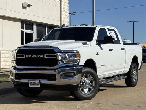 2022 RAM 3500 Tradesman Crew Cab 4x4 6'4' Box