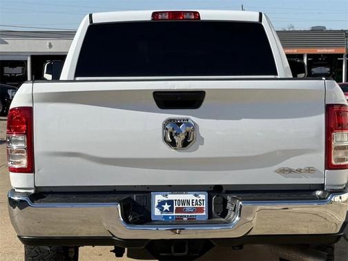 2022 RAM 3500 Tradesman Crew Cab 4x4 6'4' Box