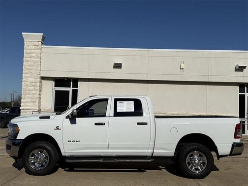 2022 RAM 3500 Tradesman Crew Cab 4x4 6'4' Box
