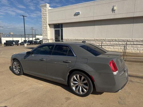 2017 Chrysler 300 Limited