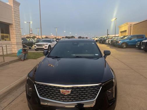 2024 Cadillac XT4 Premium Luxury