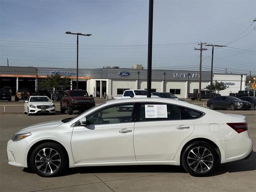 2016 Toyota Avalon XLE