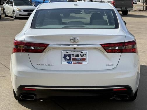 2016 Toyota Avalon XLE