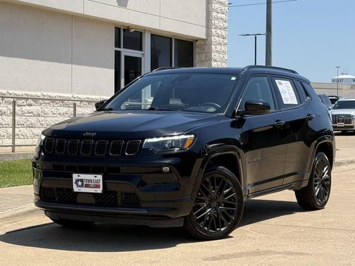 Diamond Black Crystal Pearlcoat 2023 Jeep Compass High Altitude