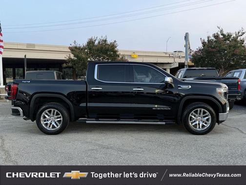 Onyx Black 2022 GMC Sierra 1500 SLT