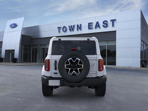 Oxford White 2026 Ford Bronco Outer Banks