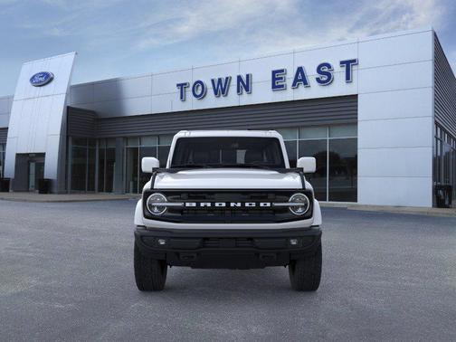 Oxford White 2026 Ford Bronco Outer Banks