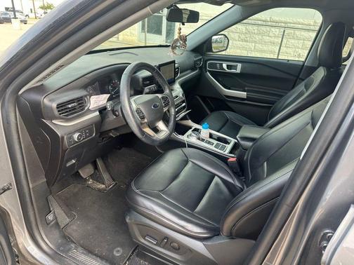 Carbonized Gray Metallic 2021 Ford Explorer XLT