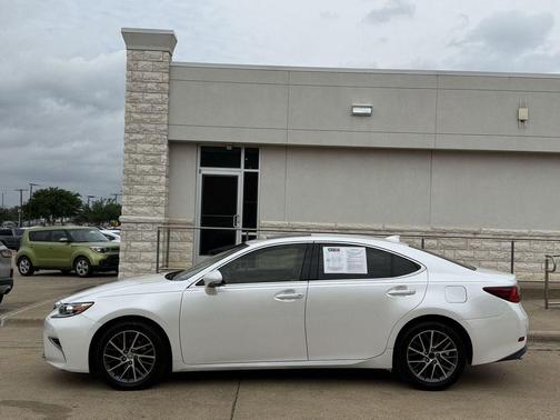 White Pearl 2016 Lexus ES 350 Base