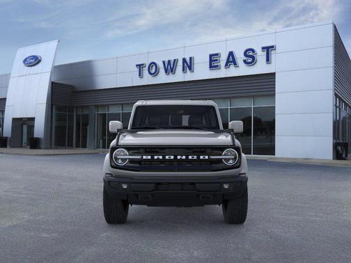 Avalanche Gray 2026 Ford Bronco Outer Banks