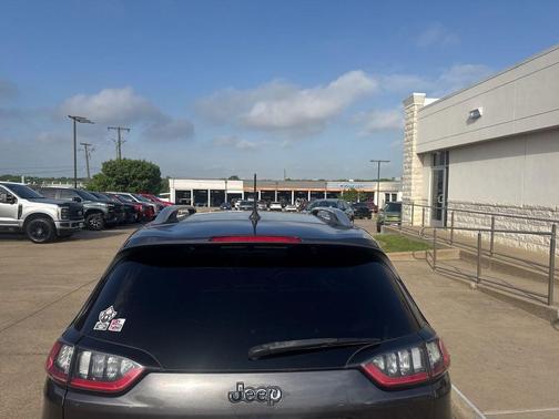 Granite Crystal Metallic Clearcoat 2019 Jeep Cherokee Latitude Plus