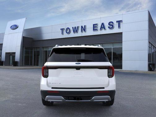 Star White Metallic Tri-Coat 2026 Ford Explorer Platinum