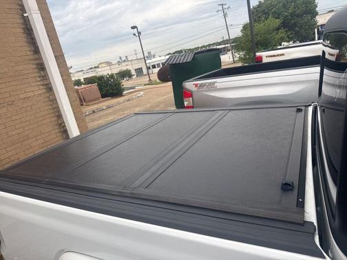 Bright White Clearcoat 2022 Jeep Gladiator Sport S