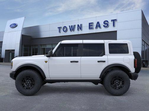 Oxford White 2026 Ford Bronco Badlands