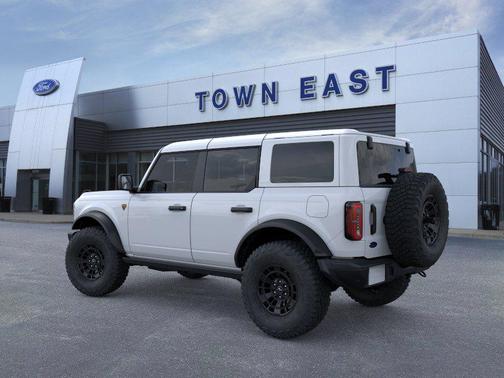 Oxford White 2026 Ford Bronco Badlands