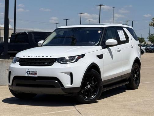 White 2019 Land Rover Discovery SE