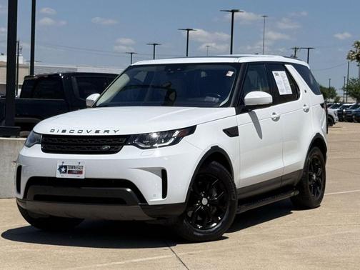 White 2019 Land Rover Discovery SE