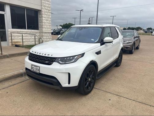 White 2019 Land Rover Discovery SE