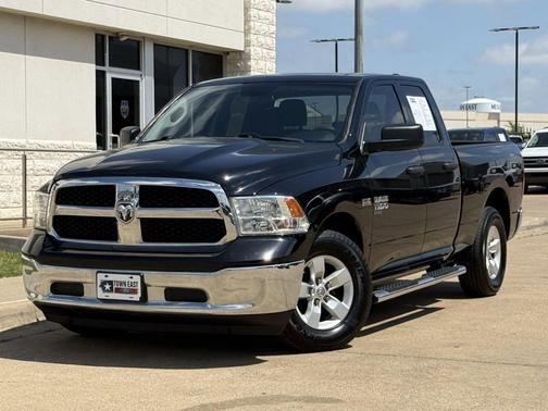 Diamond Black Crystal Pearlcoat 2021 RAM 1500 Tradesman