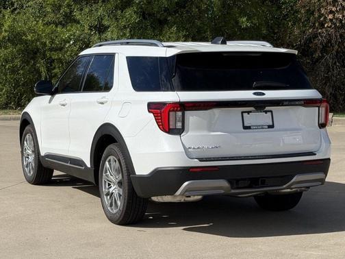 Star White Metallic Tri-Coat 2026 Ford Explorer Platinum