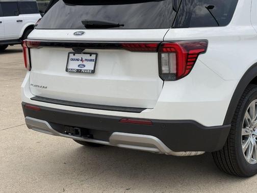 Star White Metallic Tri-Coat 2026 Ford Explorer Platinum