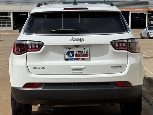 Bright White Clearcoat 2024 Jeep Compass Latitude Lux