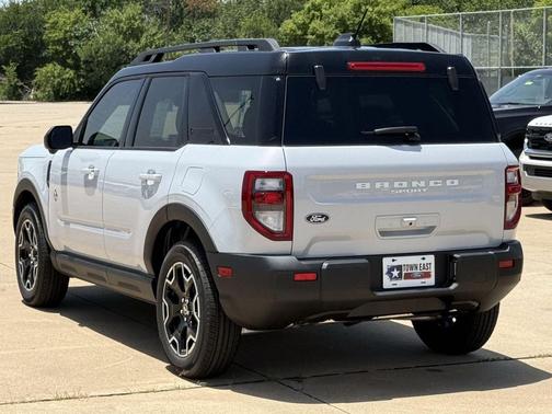 Space White Metallic 2026 Ford Bronco Sport Outer Banks