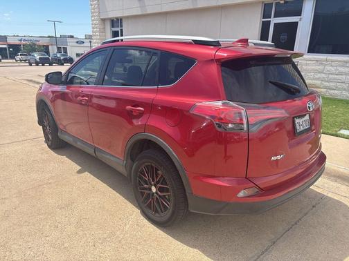 Barcelona Red Metallic 2017 Toyota RAV4 LE