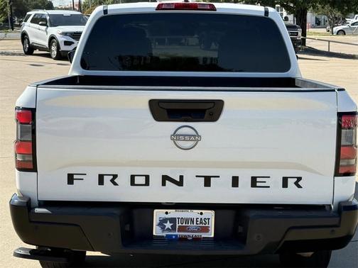 2022 Nissan Frontier S