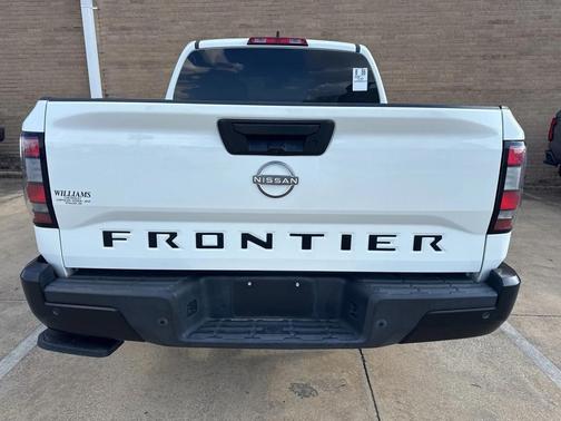 2022 Nissan Frontier S