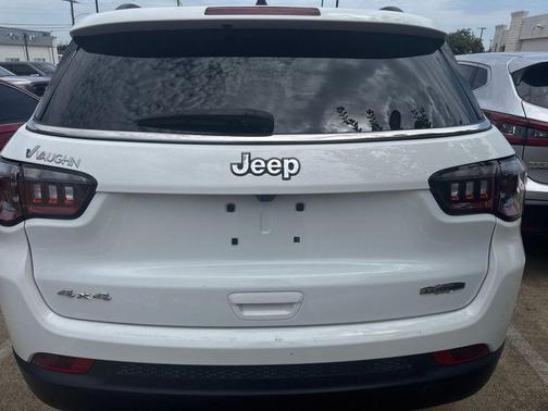 Bright White Clearcoat 2023 Jeep Compass Latitude